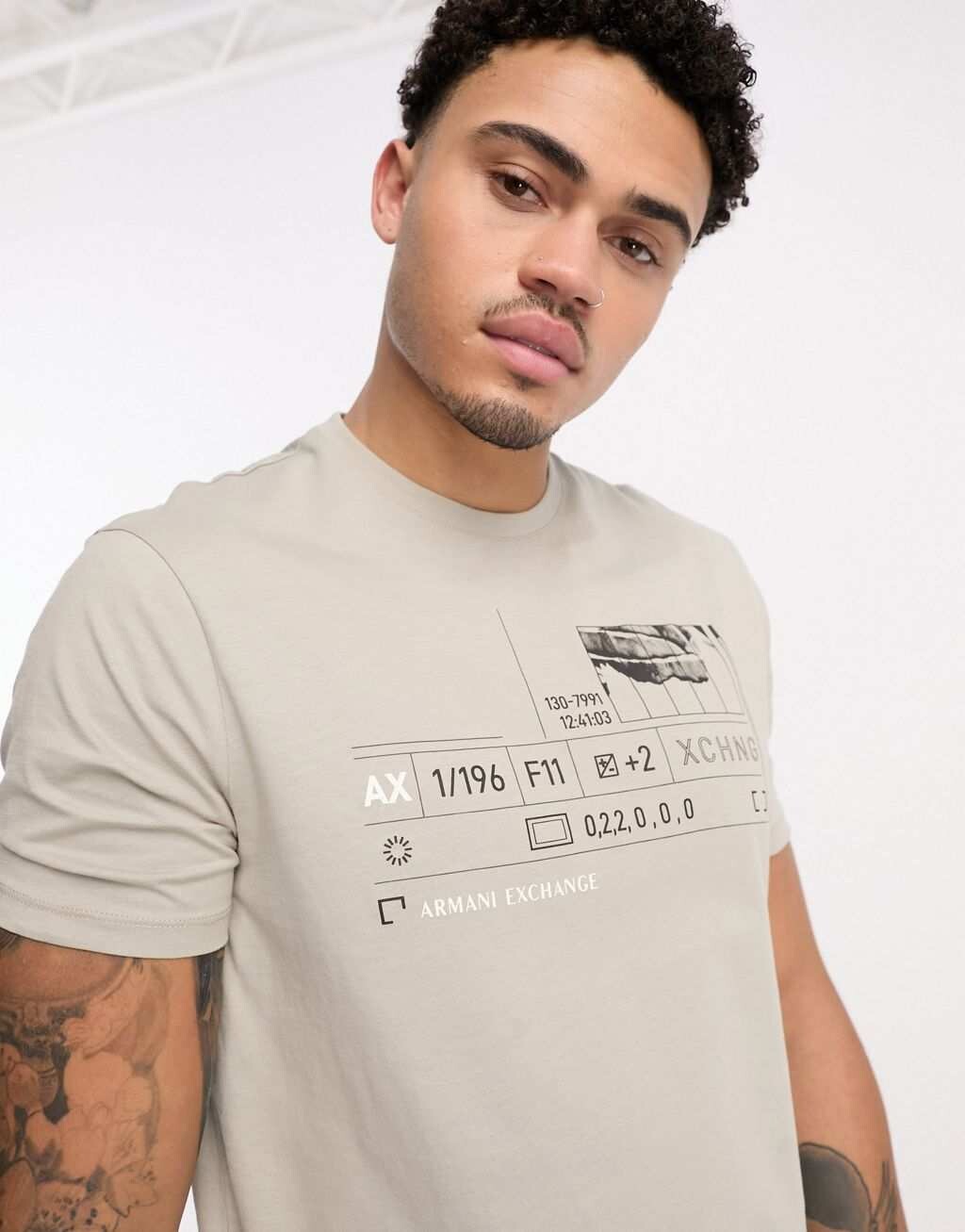 

Серая футболка с логотипом Armani Exchange