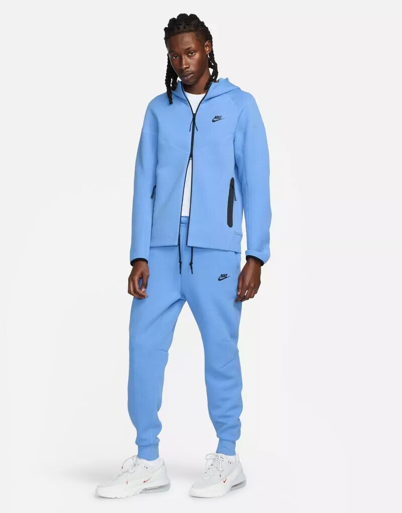 

Синие зимние джоггеры Nike Tech Fleece