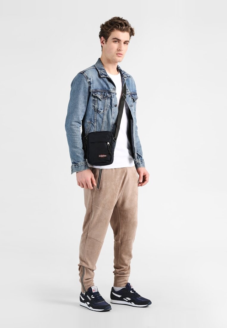 

Сумка через плечо Eastpak