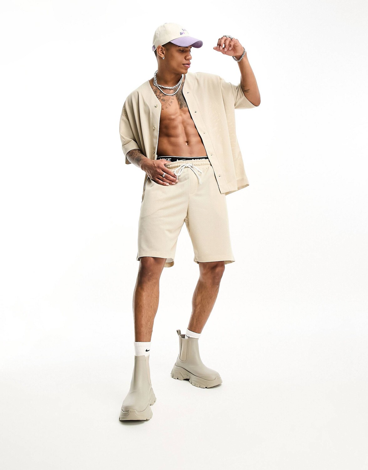 

Бежевые спортивные шорты оверсайз ASOS DESIGN co-ord