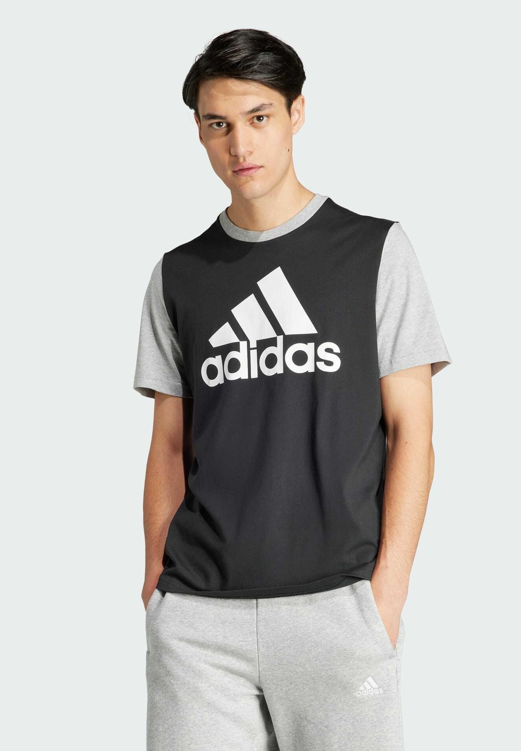 цена Футболка с принтом Essentials Big Logo adidas Sportswear, цвет black medium grey heather