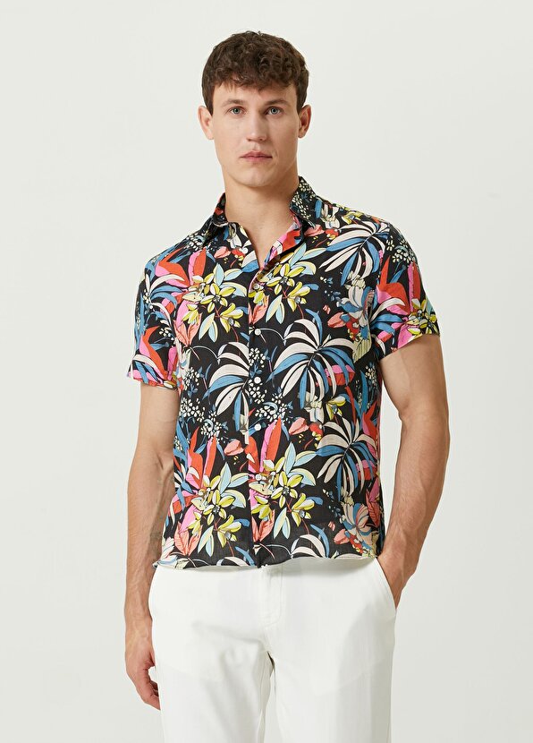 цена Черная льняная рубашка с коротким рукавом с цветочным узором Peninsula