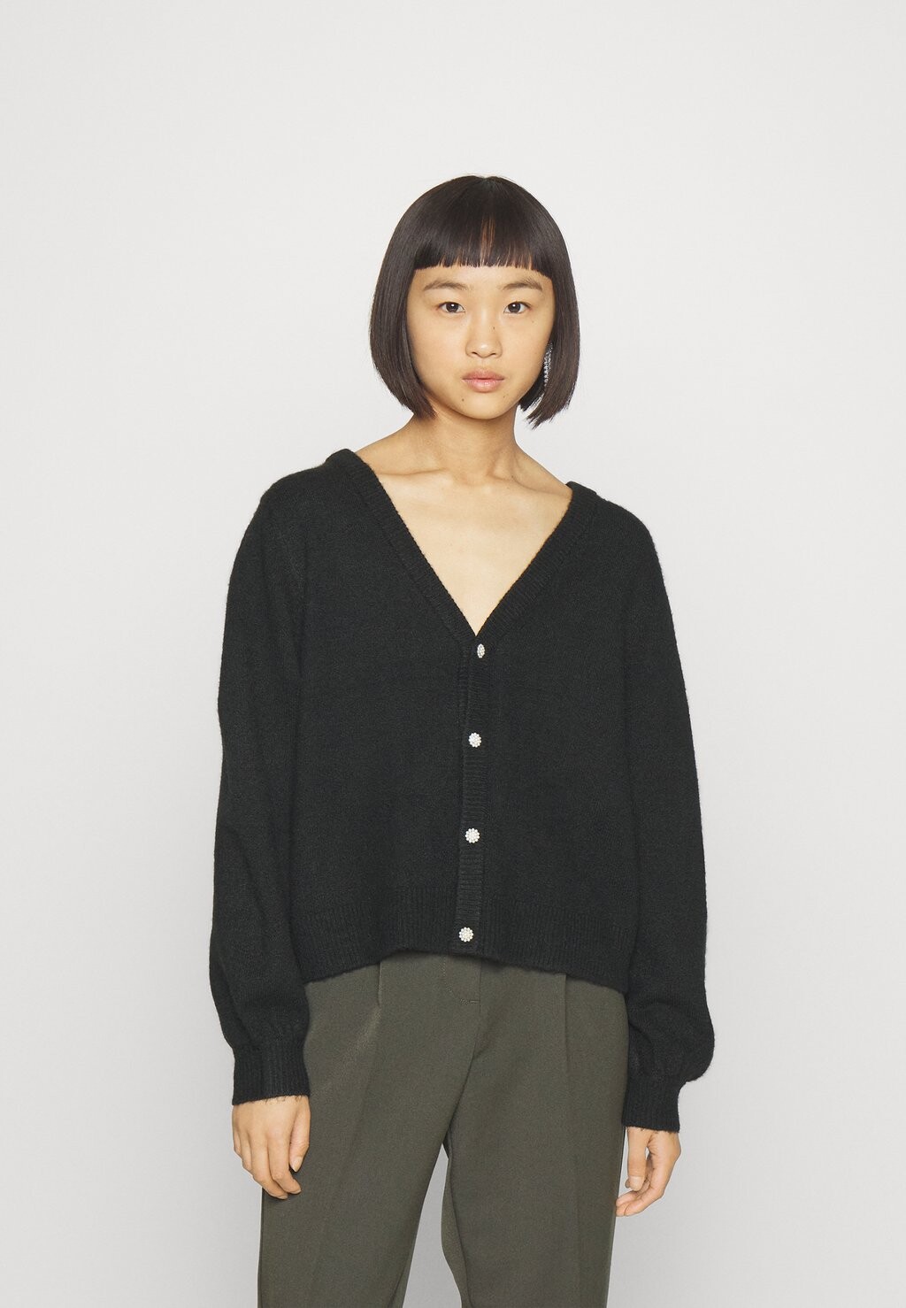 

Точка-кнопка Vero Moda Petite VMEBRU V BACK BUTTON, черный