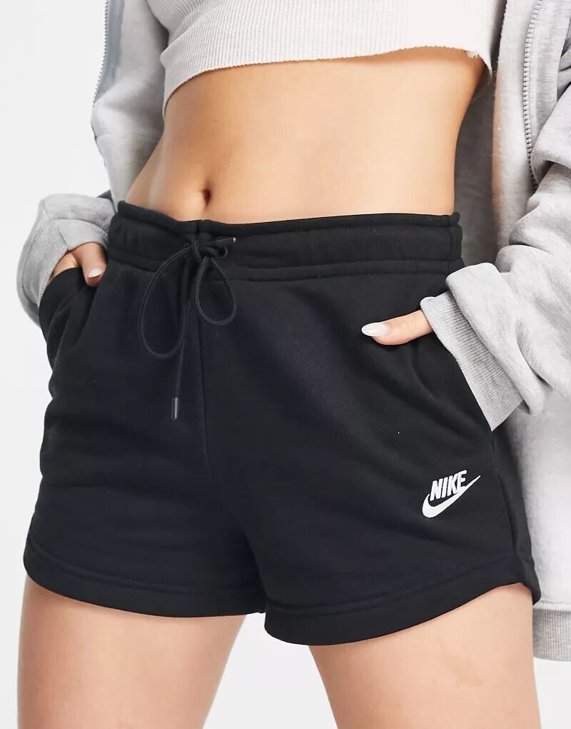 

Черные шорты Nike Essentials