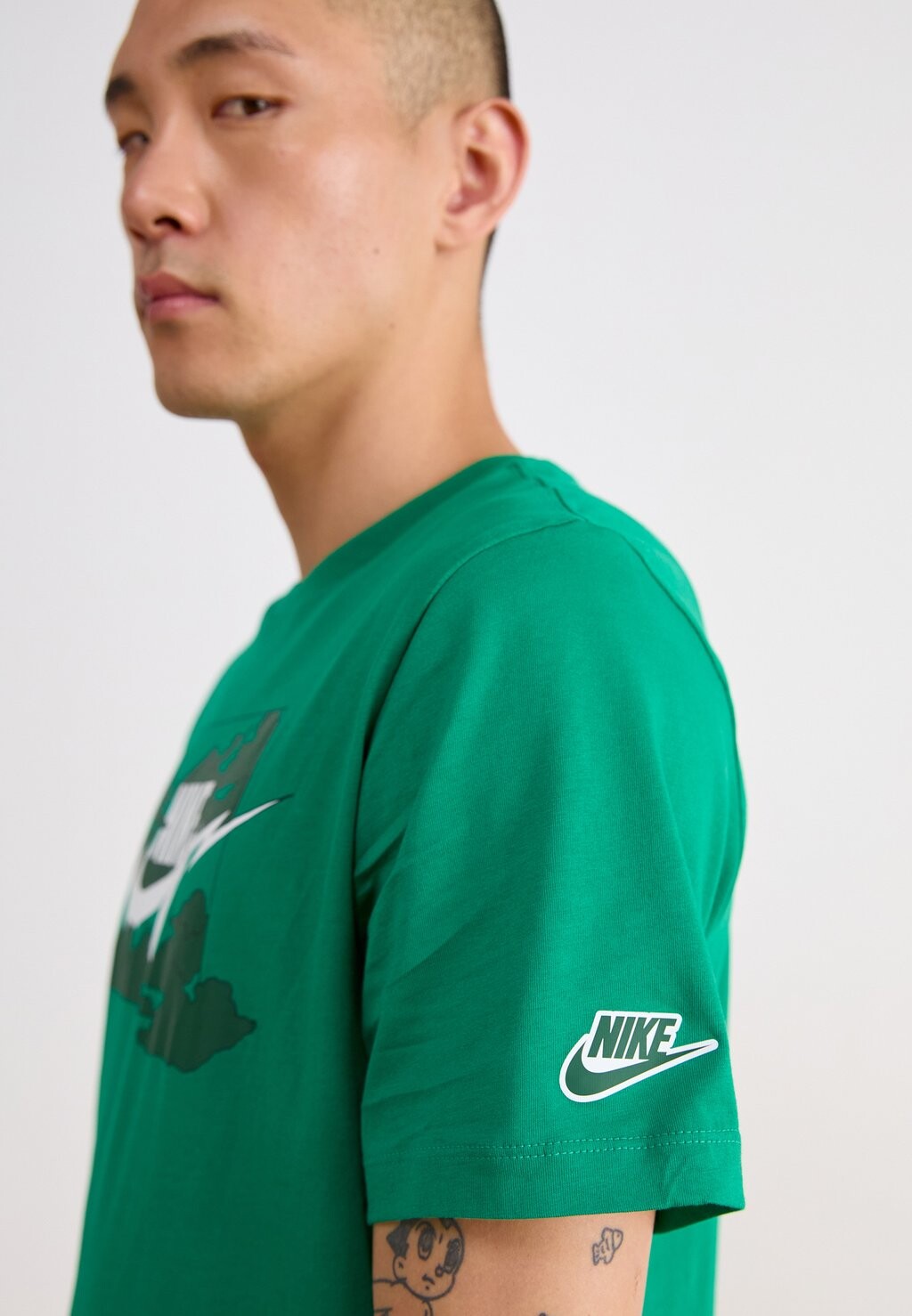

Футболка с принтом TEE CLUB Nike, зеленый