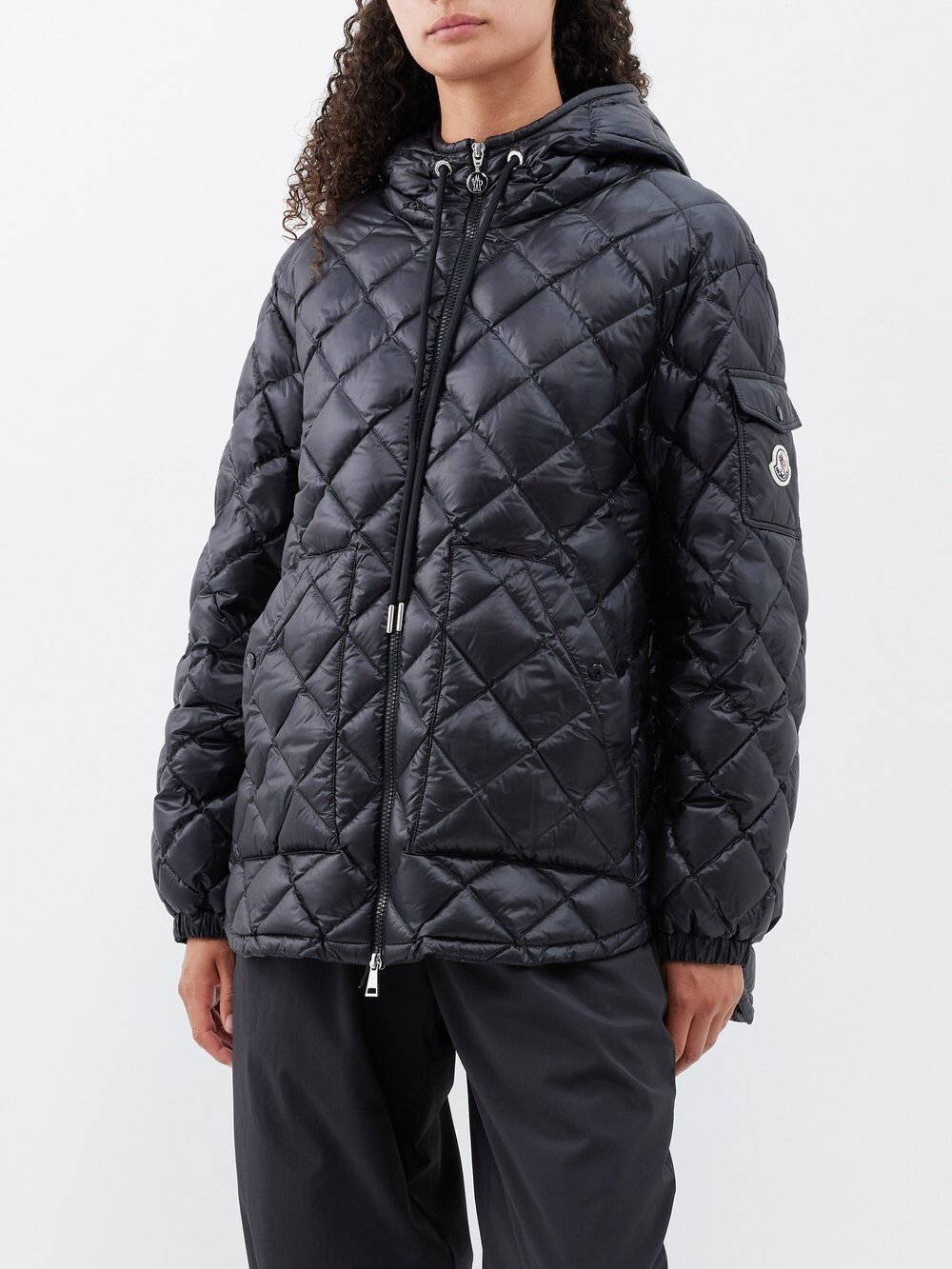 

Стеганый пуховик с капюшоном и ромбовидной стежкой Moncler, черный