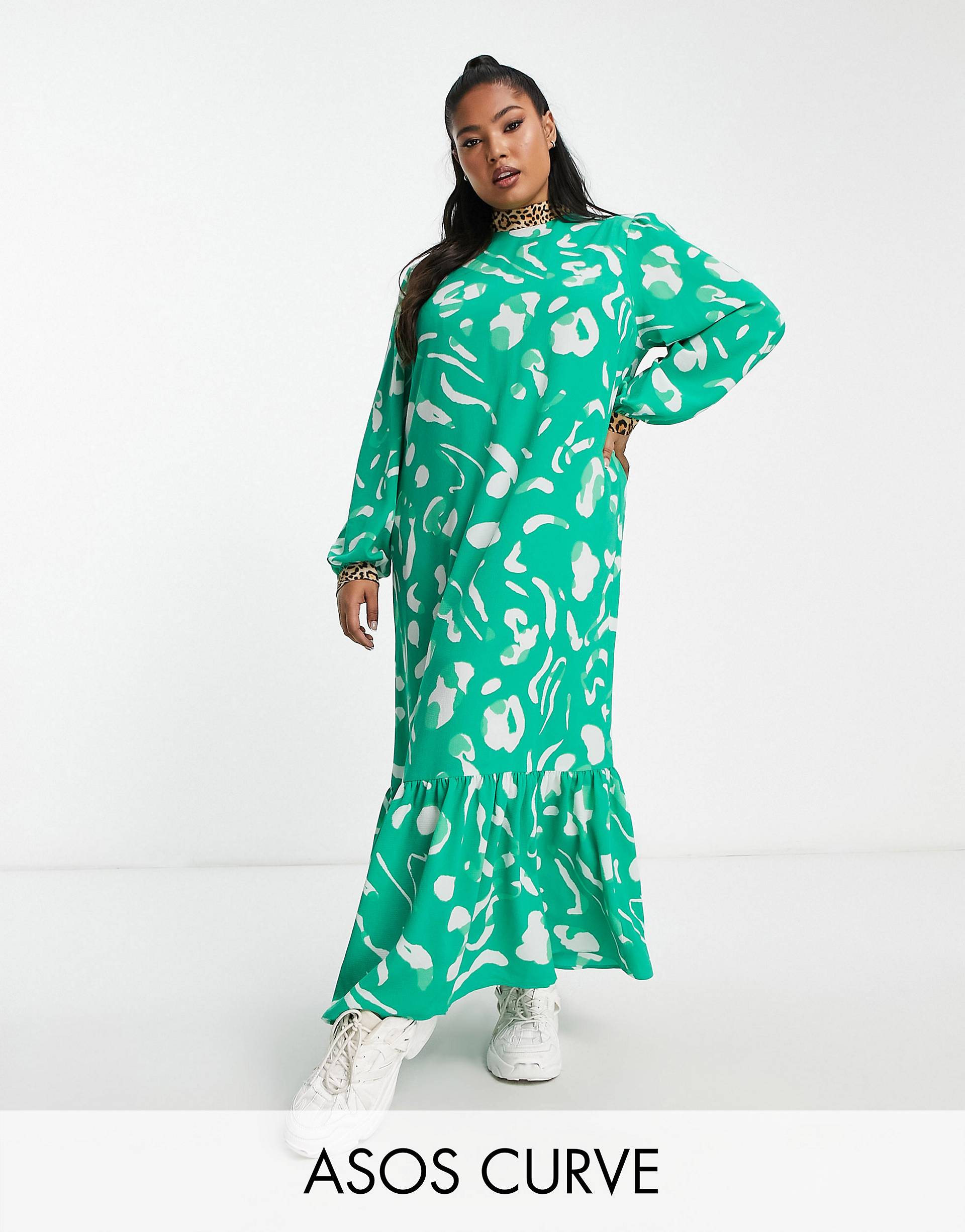 Зеленое платье макси с высоким воротником и абстрактным принтом ASOS DESIGN Curve ASOS Curve