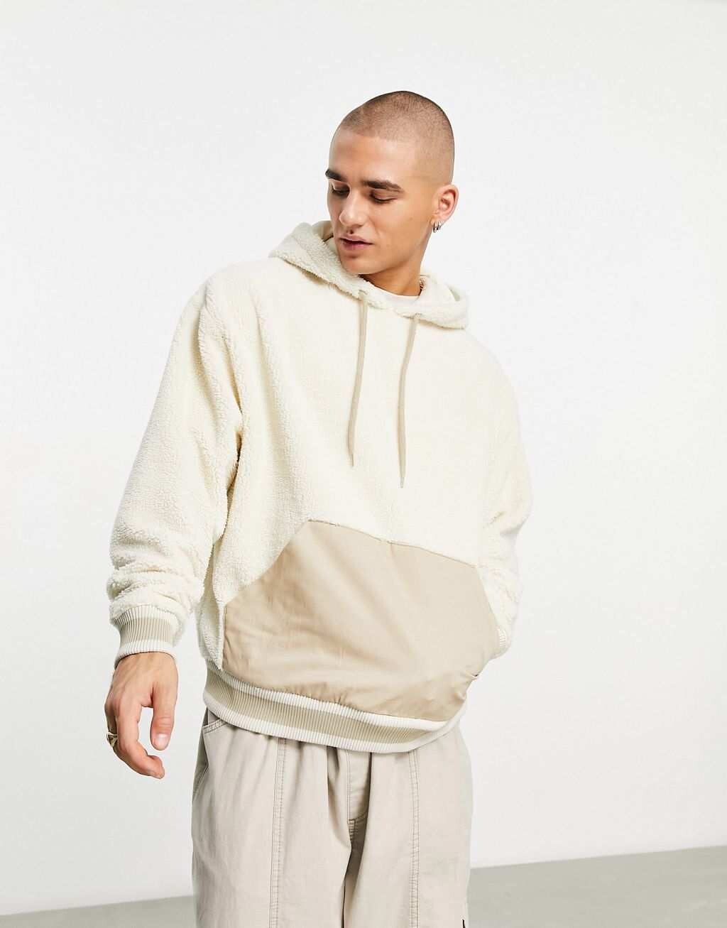 

Толстовка оверсайз бежевого цвета с контрастным карманом ASOS DESIGN, Бежевый