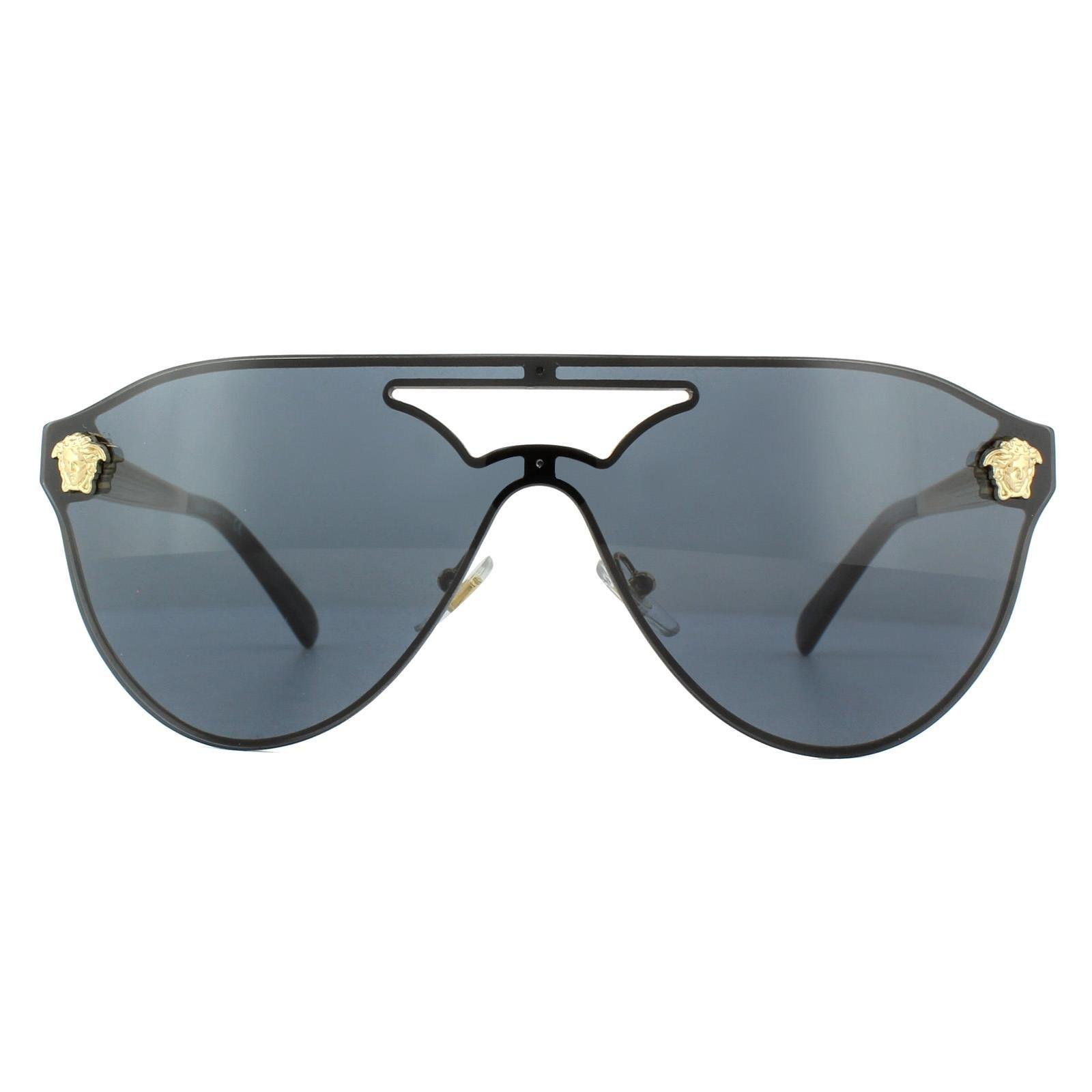 Золотистые, черные, серые солнцезащитные очки Shield Versace, черный цена и фото