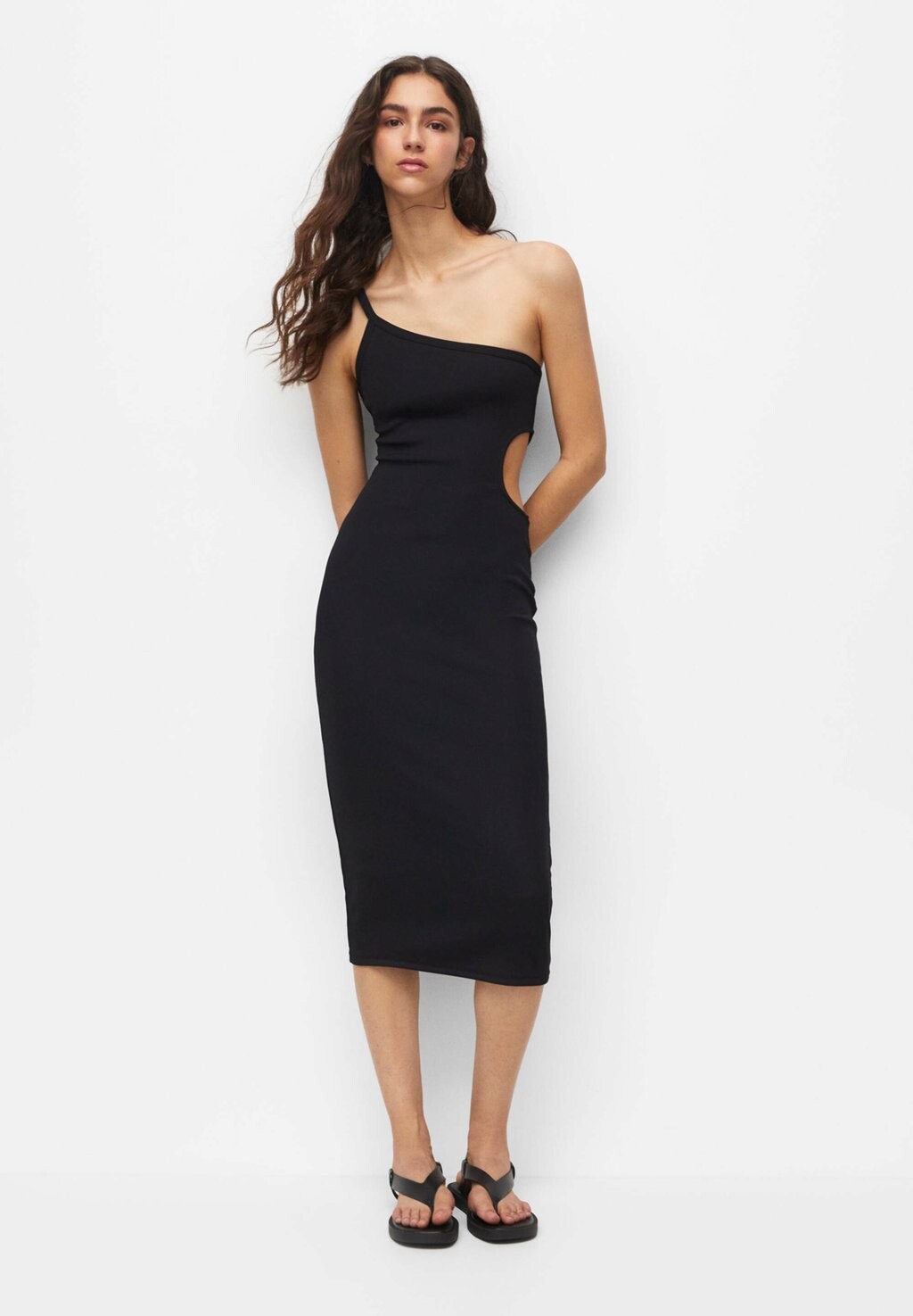 

Платье-футляр PULL&BEAR, черный