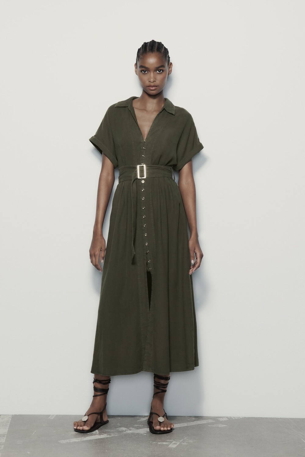 

Платье миди-рубашка из смешанного льна Zara, хаки