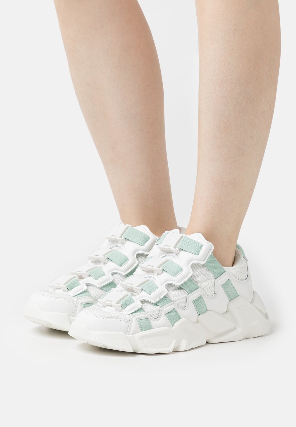

Кроссовки Koi Footwear