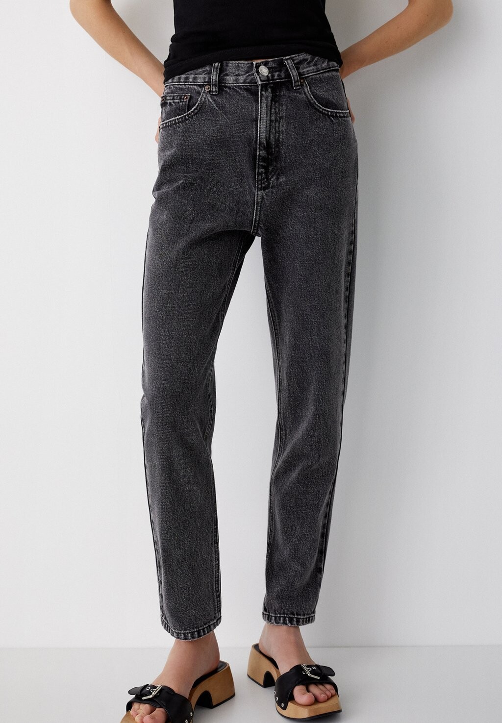 

Джинсы Tapered PULL&BEAR