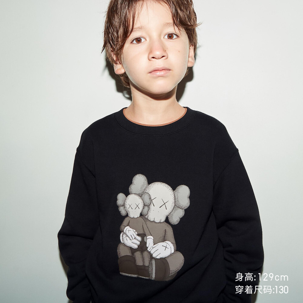 

Толстовка Uniqlo Kaws унисекс с принтом, черный