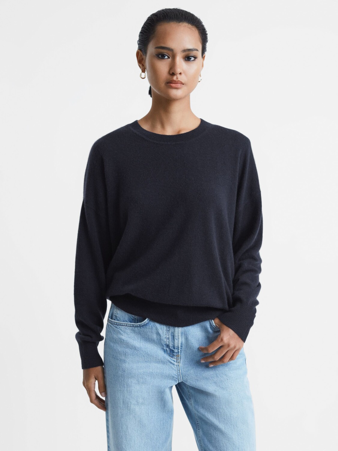 

Джемпер с круглым вырезом Lucy Cashmere Reiss, темно-синий