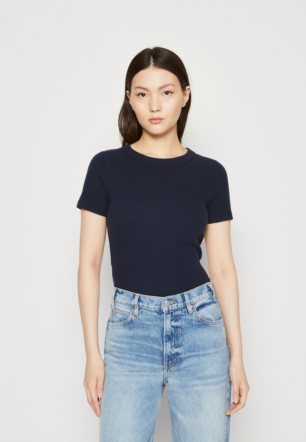 

Базовая футболка Banana Republic