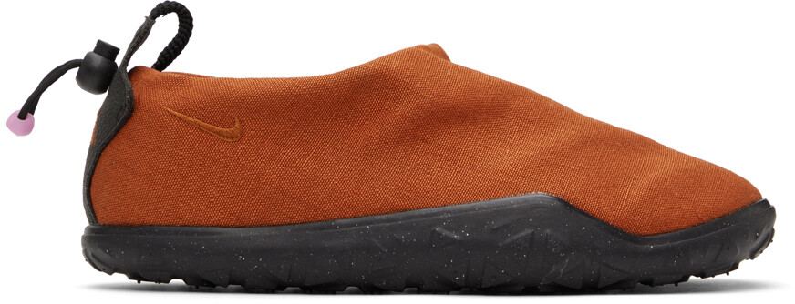 

Оранжево-черные кроссовки Nike ACG Moc