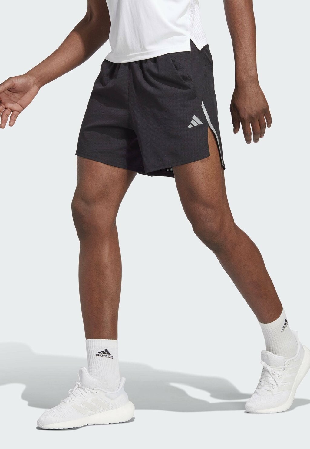 

Спортивные шорты Adidas