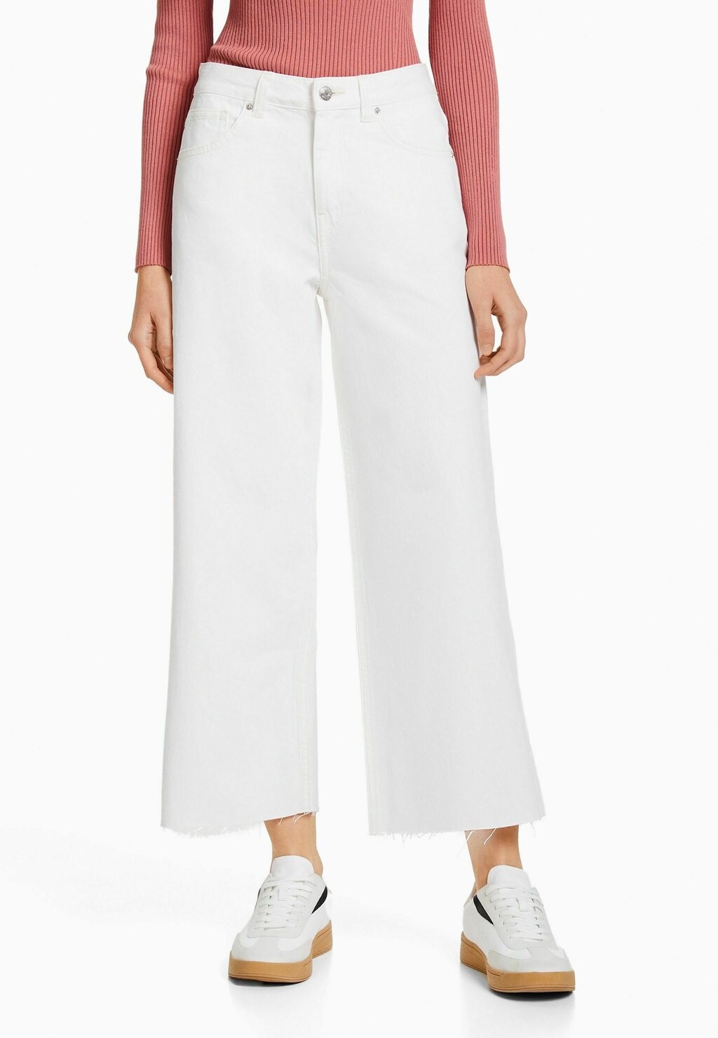

Расклешенные джинсы Bershka