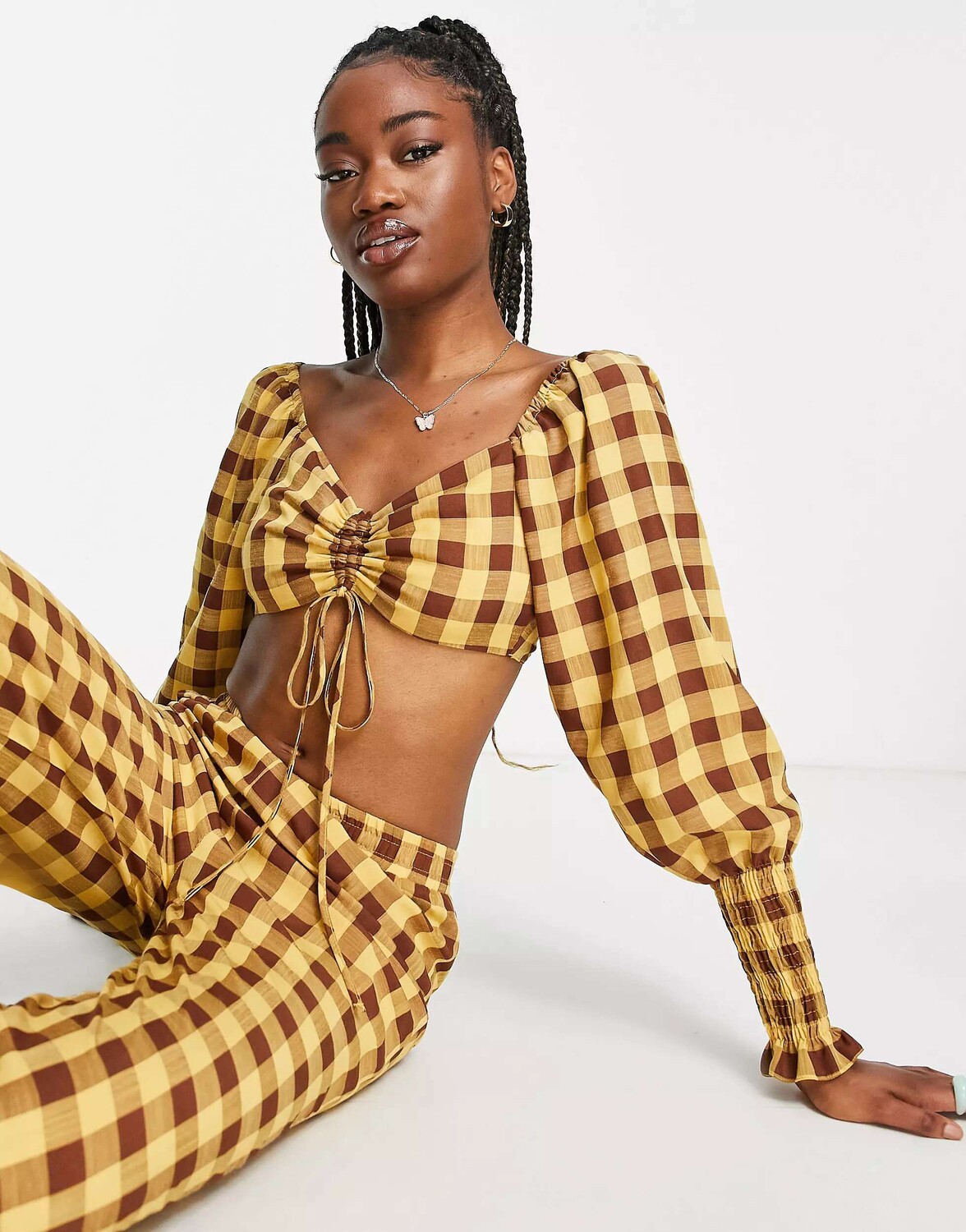 

Укороченный топ в клетку с присборенными рукавами ASOS