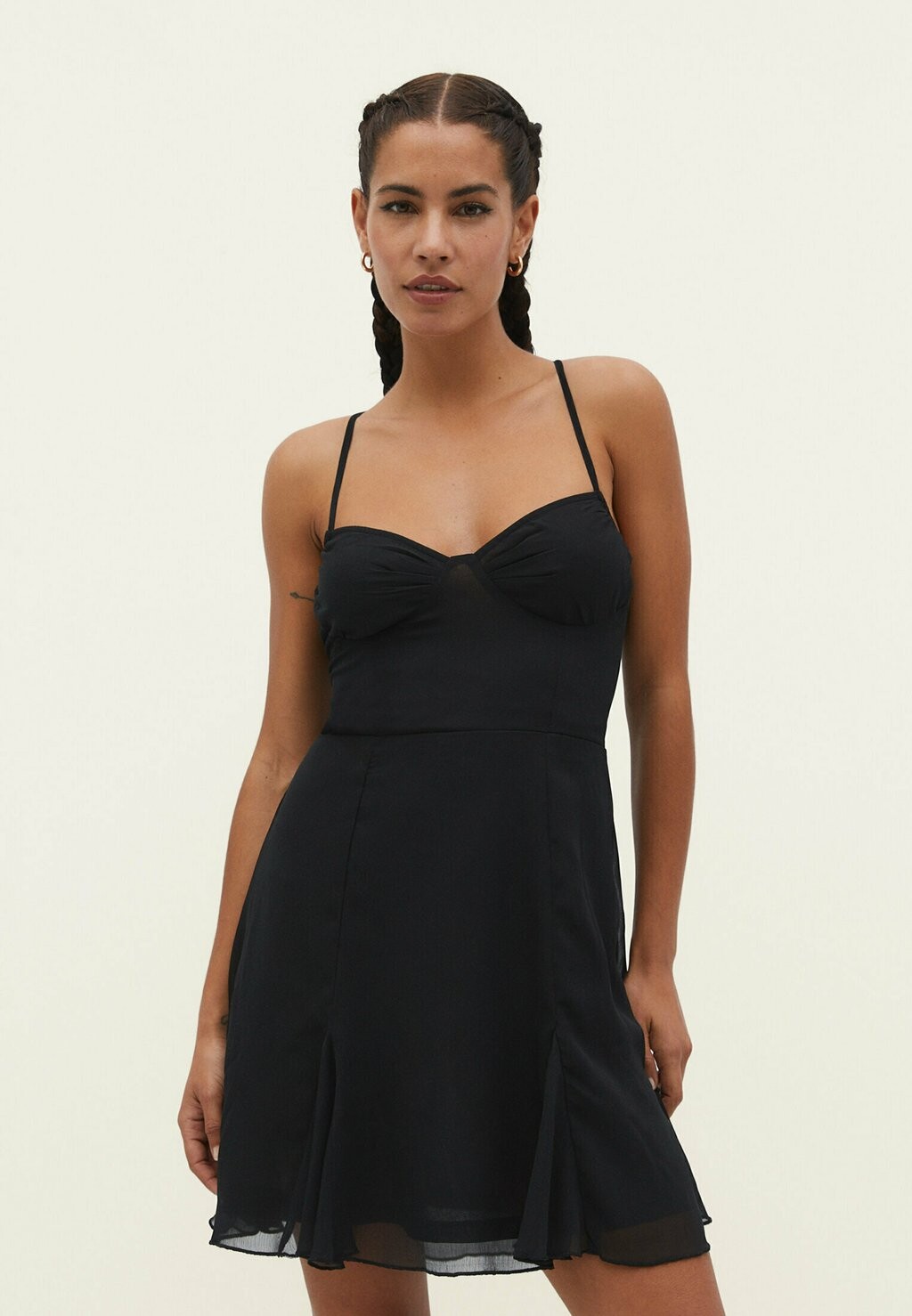 

Летнее платье Stradivarius, черный
