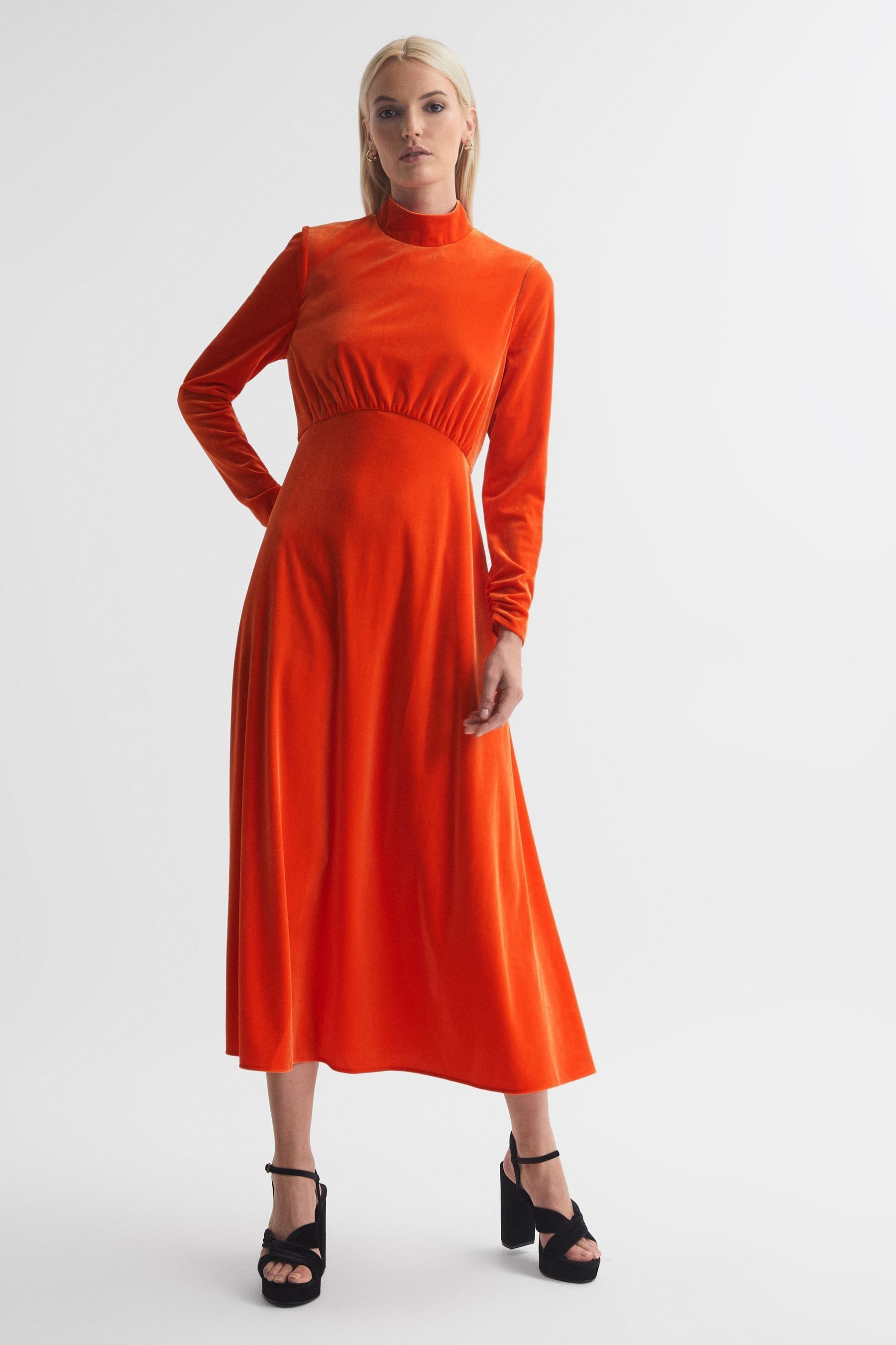 цена Бархатное платье-миди Florere, оранжевый