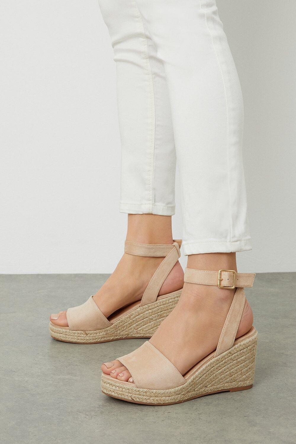 

Туфли Rebekah на танкетке с открытым носком Dorothy Perkins, белый