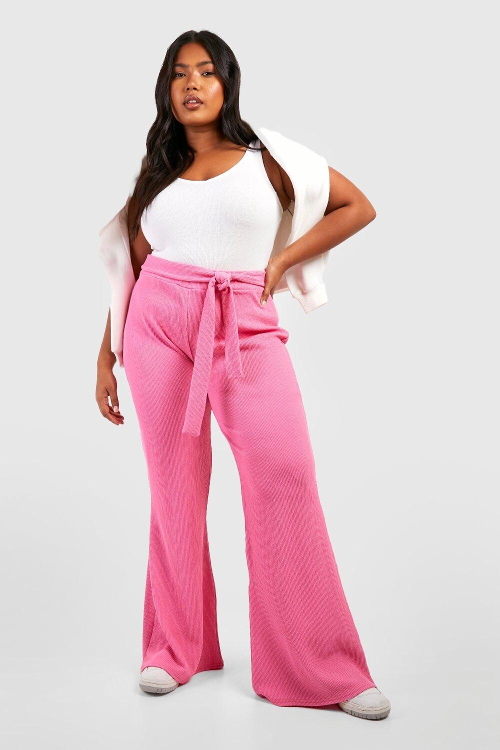 

Брюки клеше с поясом Boohoo, розовый