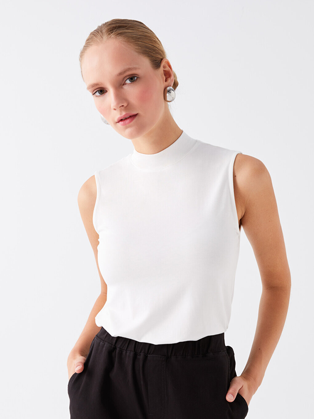 

Женская однотонная туника с высоким воротником LCW Modest