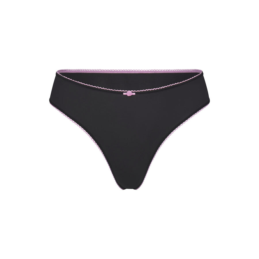 

Стринги с отделкой пико SKIMS Fits Everybody, цвет Onyx Petal Contrast