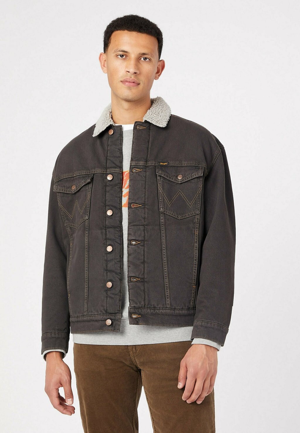 

Джинсовая куртка Wrangler АНТИФИТ, цвет black clay washed