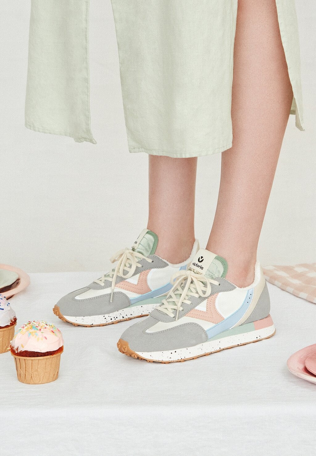 

Кроссовки Victoria Shoes