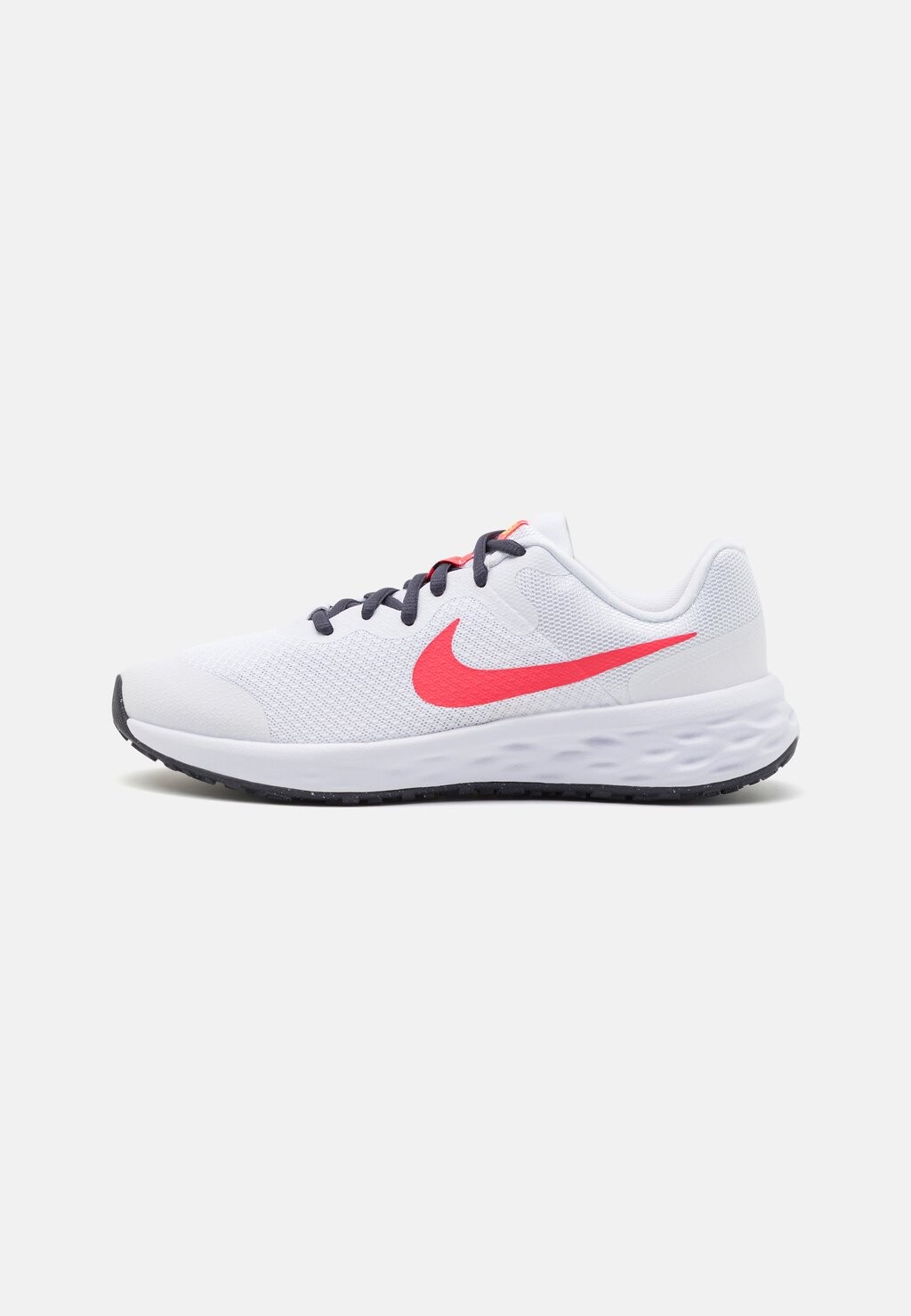 

Кроссовки нейтрального цвета NIKE REVOLUTION 6 (GS) Nike, цвет white/sea coral/gridiron/laser orange