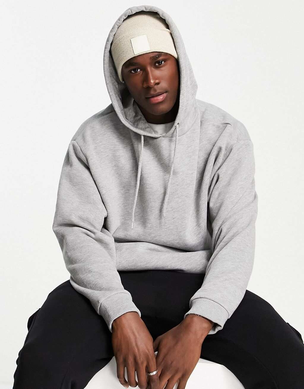 

Кремовая шапка-бини с логотипом в виде трилистника adidas Originals с металлизированной нитью