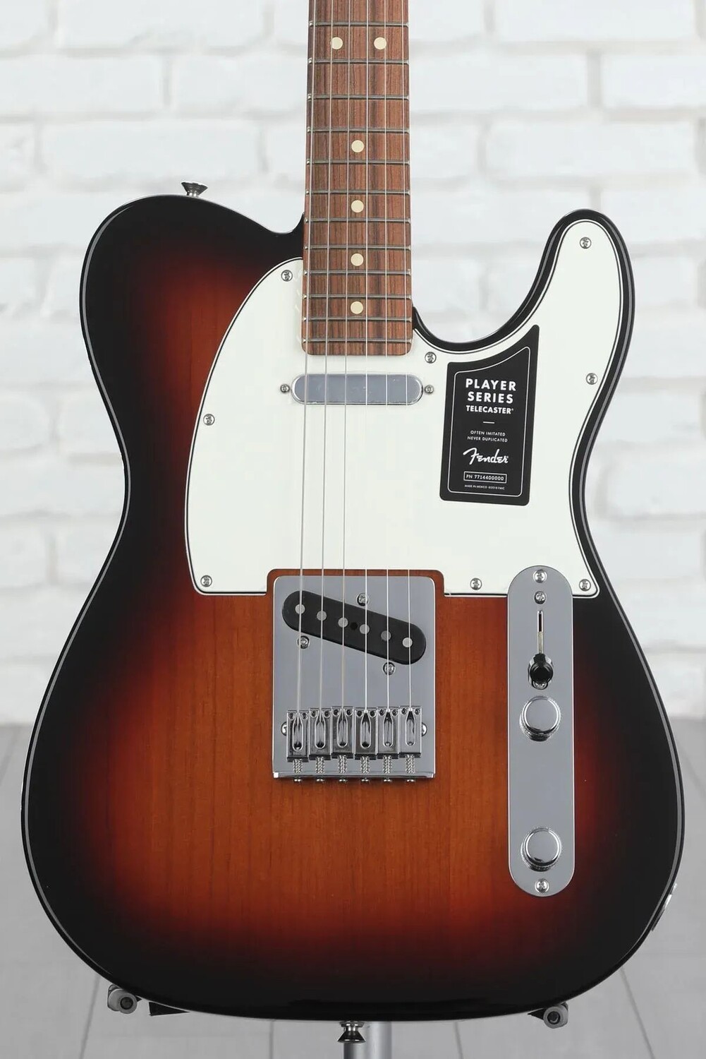 

Fender Player Telecaster — 3-Tone Sunburst с накладкой Pau Ferro