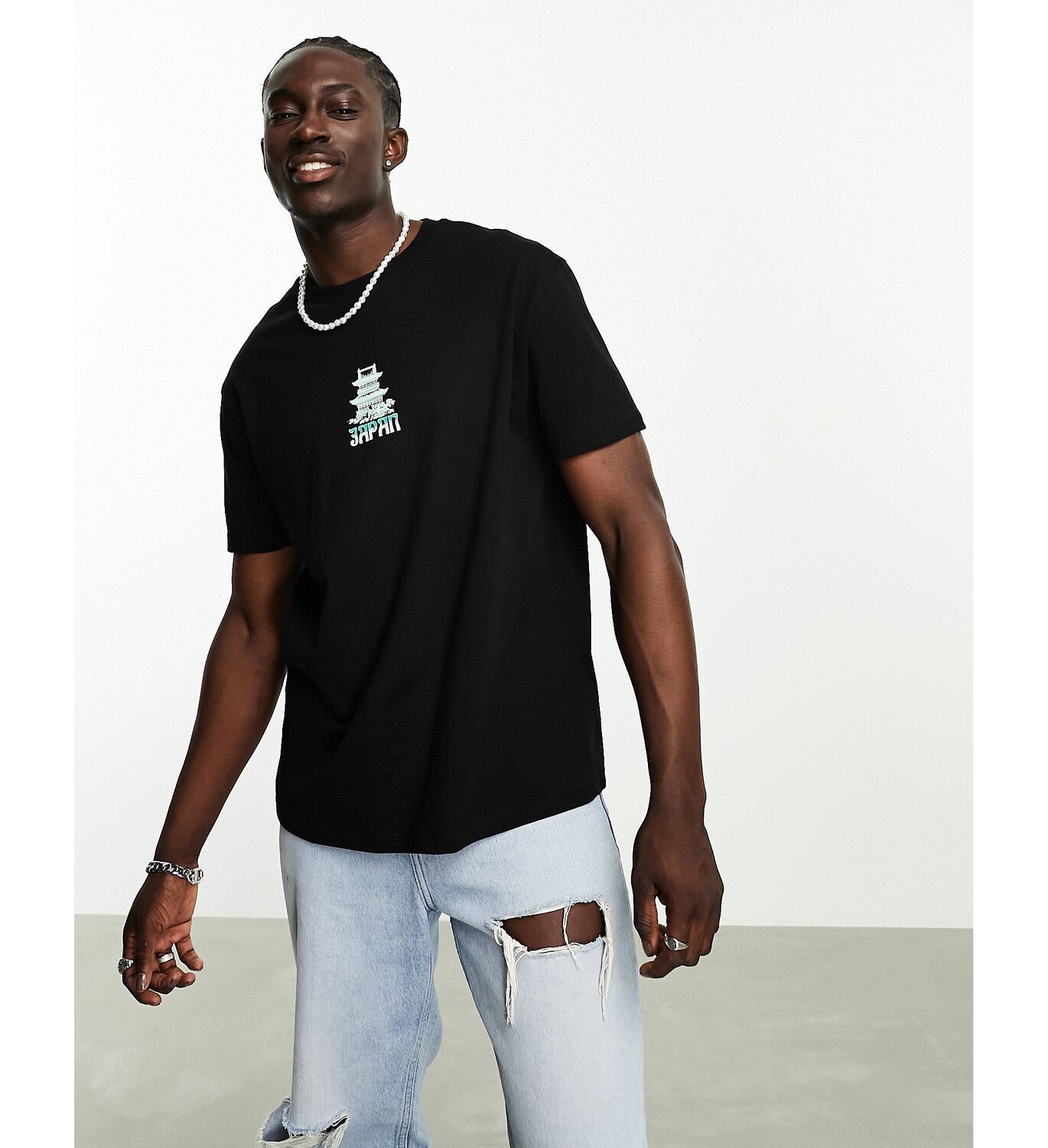 

Черная свободная футболка ASOS DESIGN с японским принтом на груди ASOS DESIGN, Черный