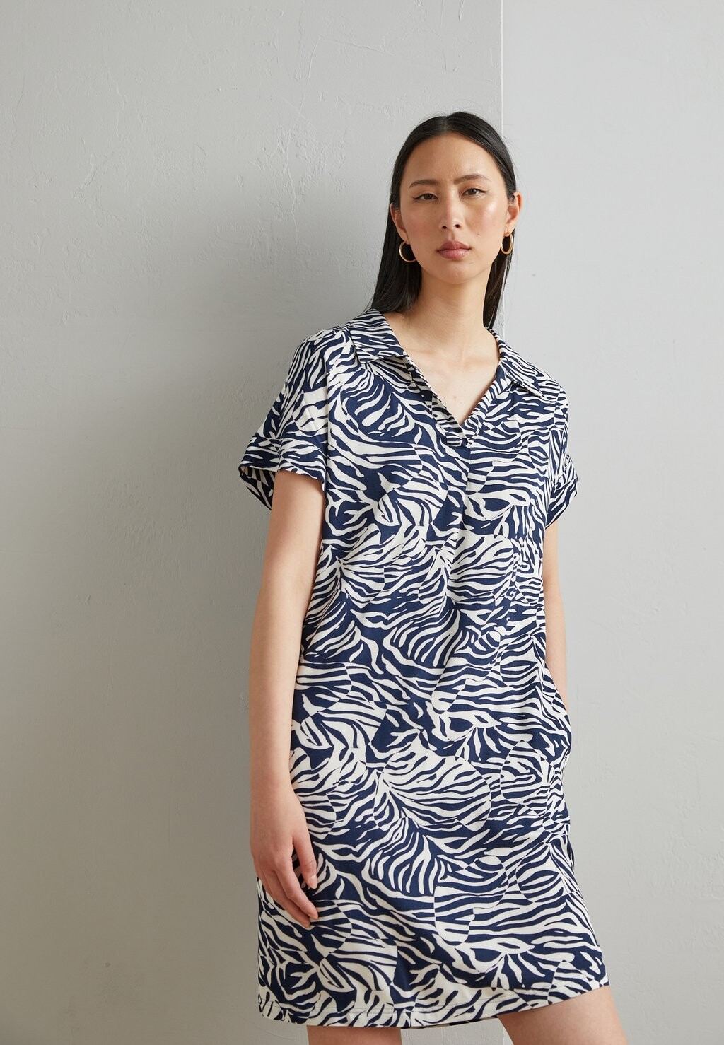 

Дневное платье ANIMALSHIFT DRESS Marks & Spencer, темно-синий