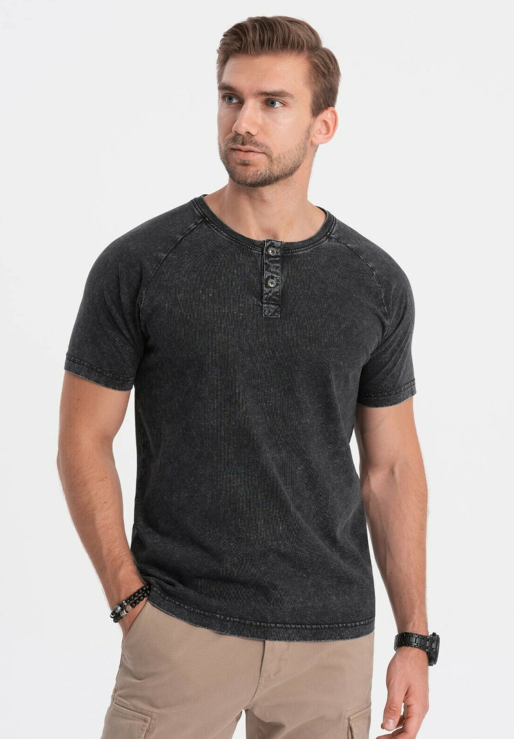Базовая футболка With Henley Neckline Ombre, черный