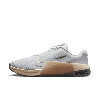 

Кроссовки Nike Metcon 9, цвет White/Metallic Gold Grain/Sanddrift/White
