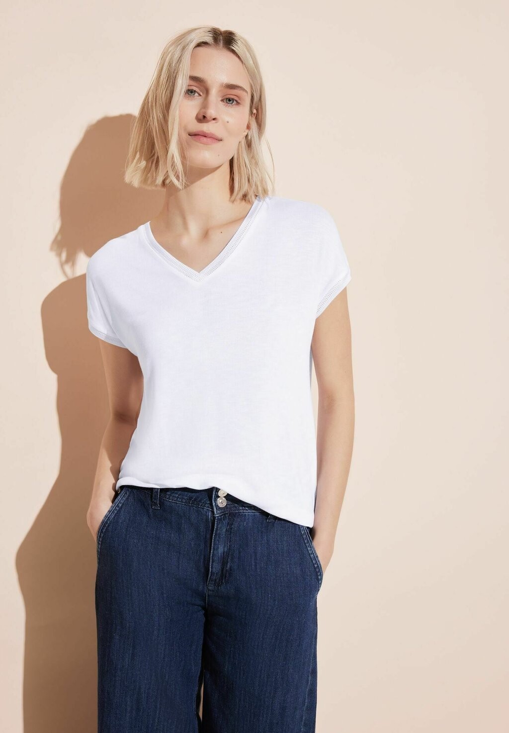 

Футболка базовая Mit V-Neck Street One, белая