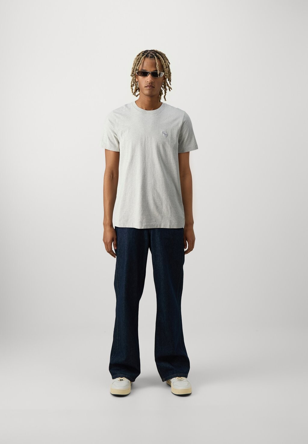 

Футболка базовая Elevated Icon Neutrals Abercrombie & Fitch, серая