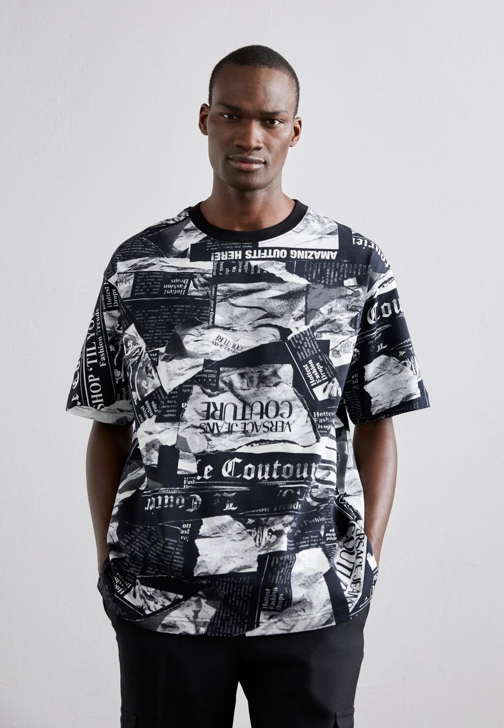 

Футболка с принтом Versace Jeans Couture, черный