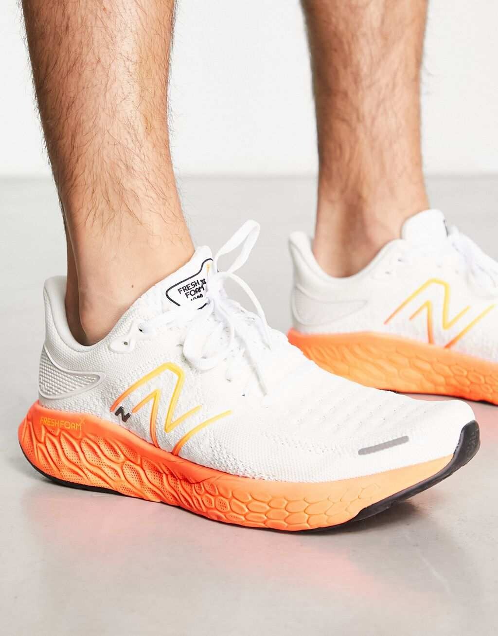 

Бело-оранжевые кроссовки New Balance Running 1080