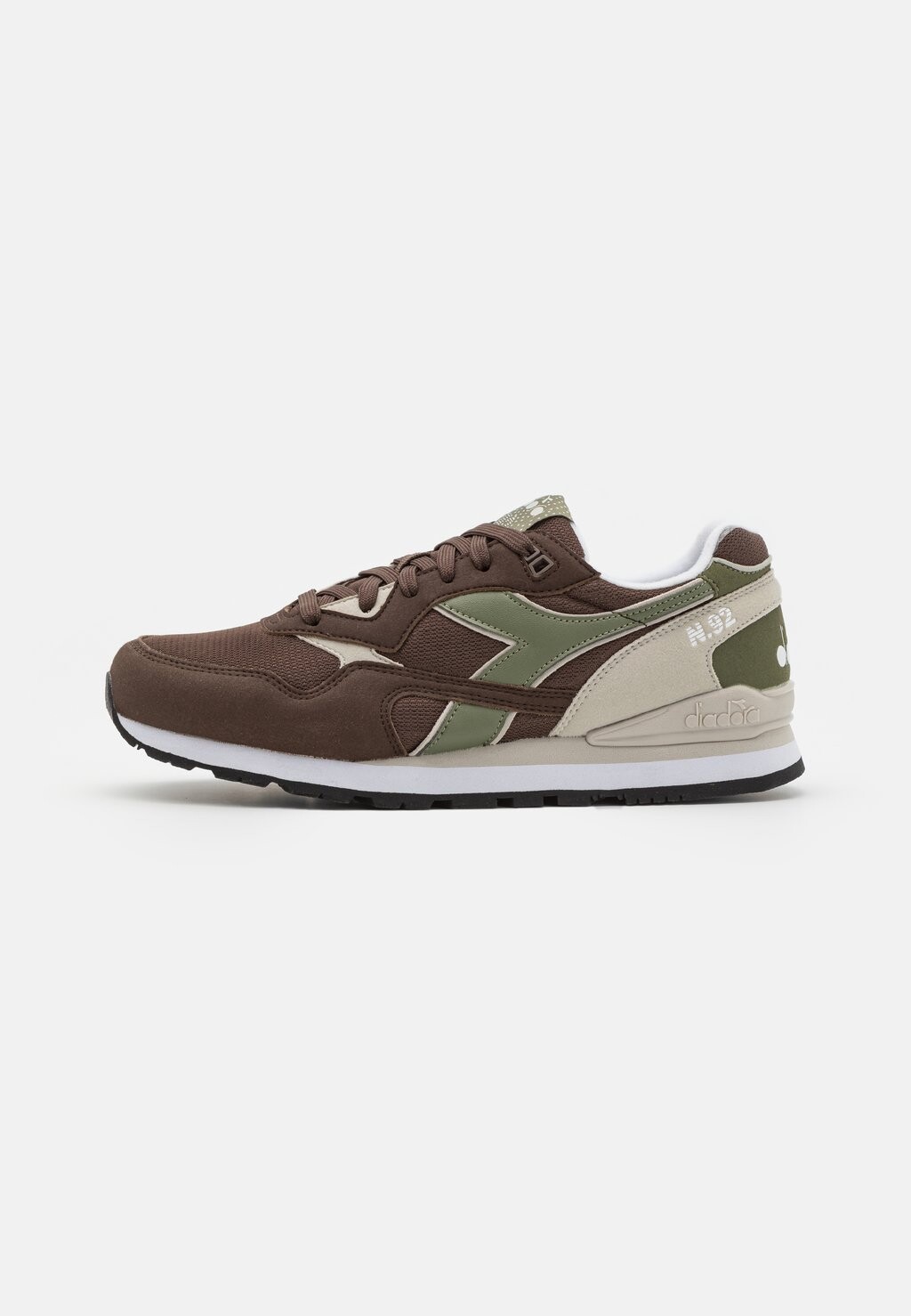 

Кроссовки Diadora