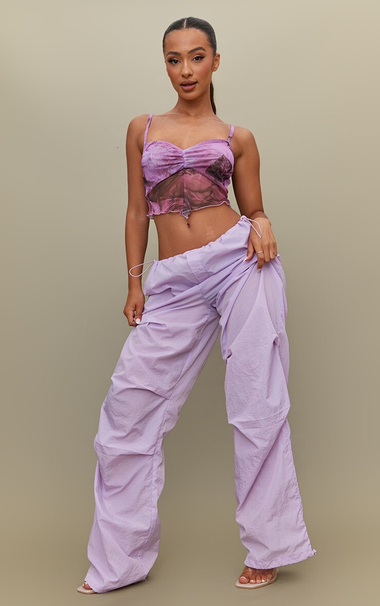 

PrettyLittleThing Укороченный сетчатый топ с бретелями Petite Purple с цветочным принтом