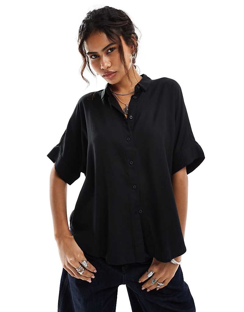 

Monki Блузка черного цвета коробчатого кроя oversize
