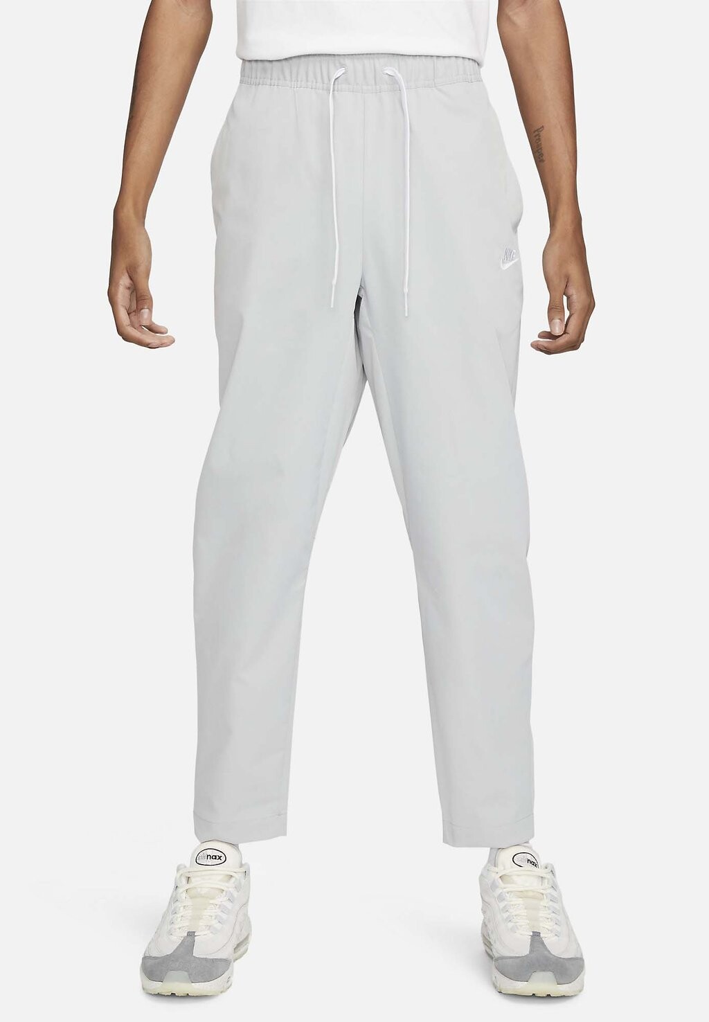 

Брюки для бега M NK CLUB TAPER LEG Nike Sportswear, цвет lt smoke grey/white