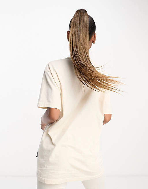 

Кремовая футболка бойфренда с принтом на груди Napapijri Hello эксклюзивно на ASOS, Бежевый