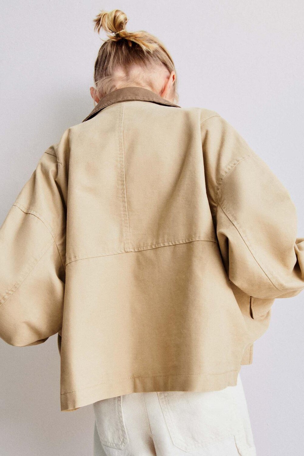 

Хлопковая куртка с контрастным воротником ZARA, кэмел средний