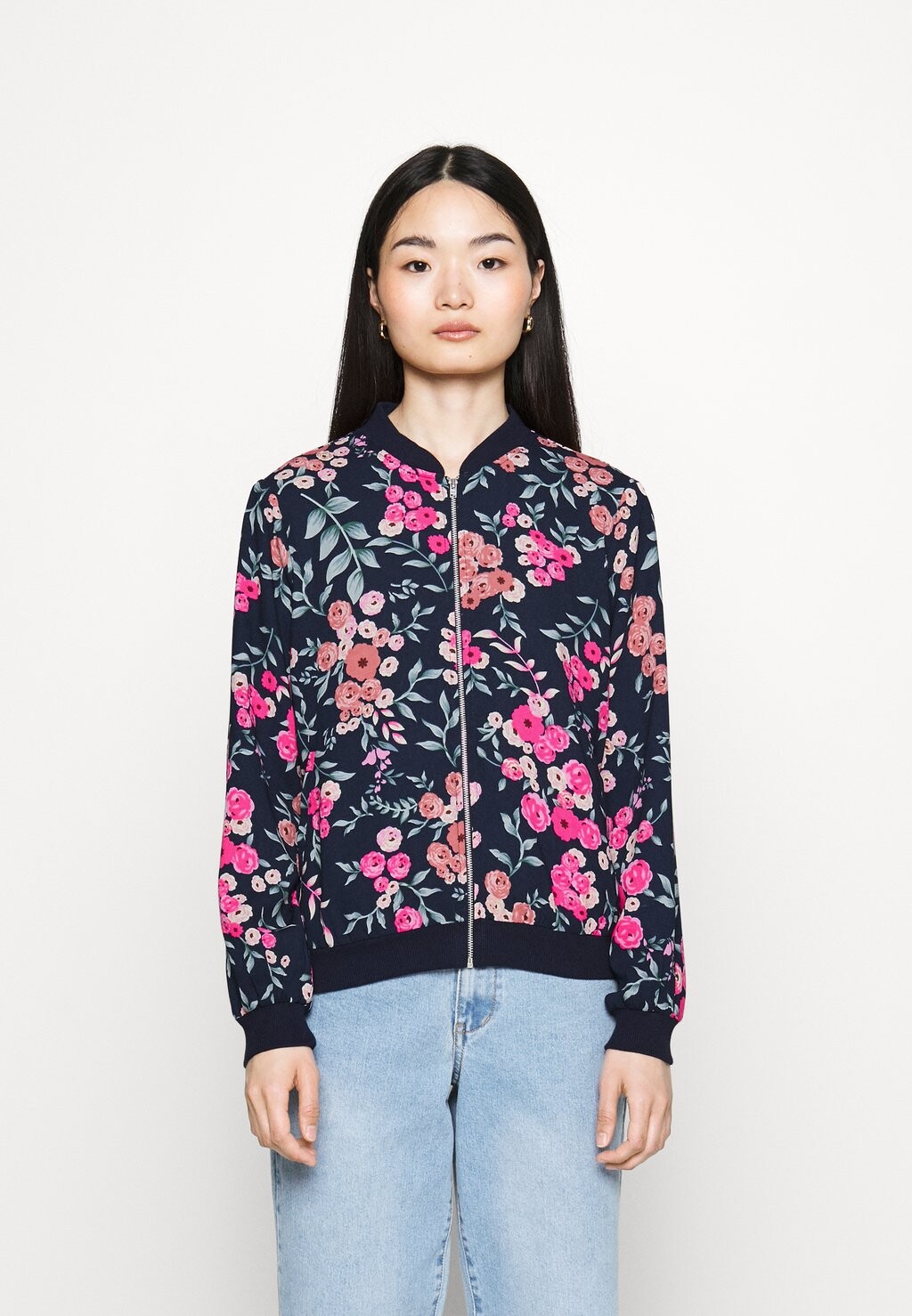 

Куртка-бомбер Vero Moda, темно-синий